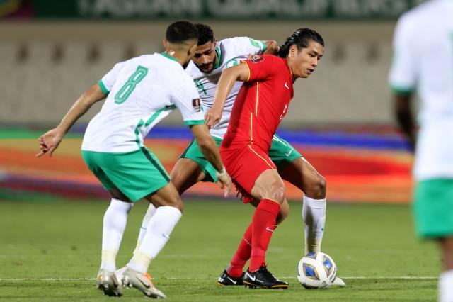 开云体育官网-国足平沙特保住亚洲第九位置 末轮输阿曼则下降